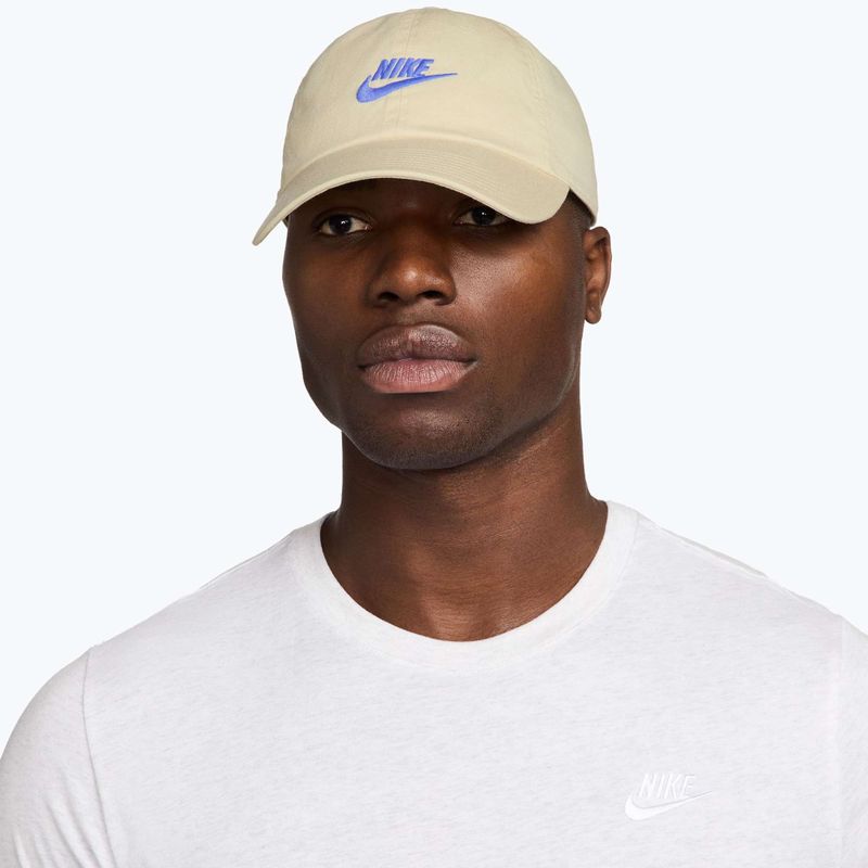 Kšiltovka Nike Club Unstructured Futura Wash light khaki/sapphire 5