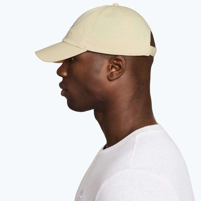 Kšiltovka Nike Club Unstructured Futura Wash light khaki/sapphire 7