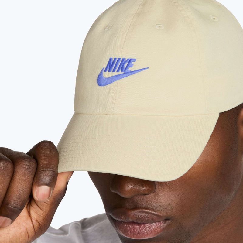Kšiltovka Nike Club Unstructured Futura Wash light khaki/sapphire 8