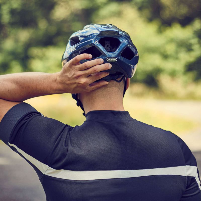 Cyklistická přilba Abus Macator navy blue 67326 7